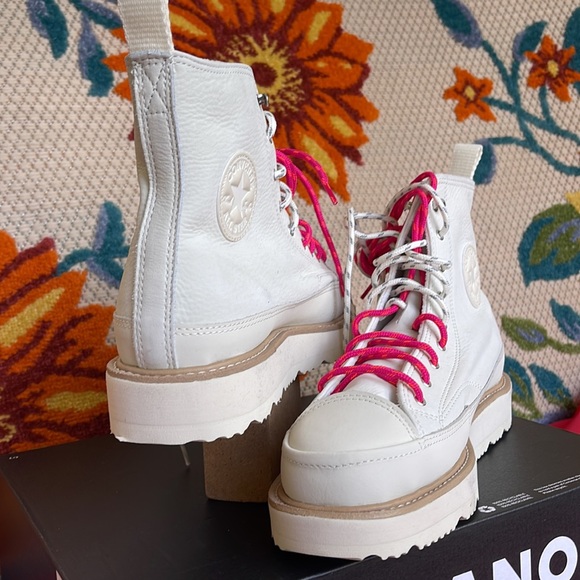 Converse 173212C
CHUCK TAYLOR CRAFTED BOOT HI
EGRET/NATURAL IVORY/PRIME PNK
WMNS - Picture 10 of 16